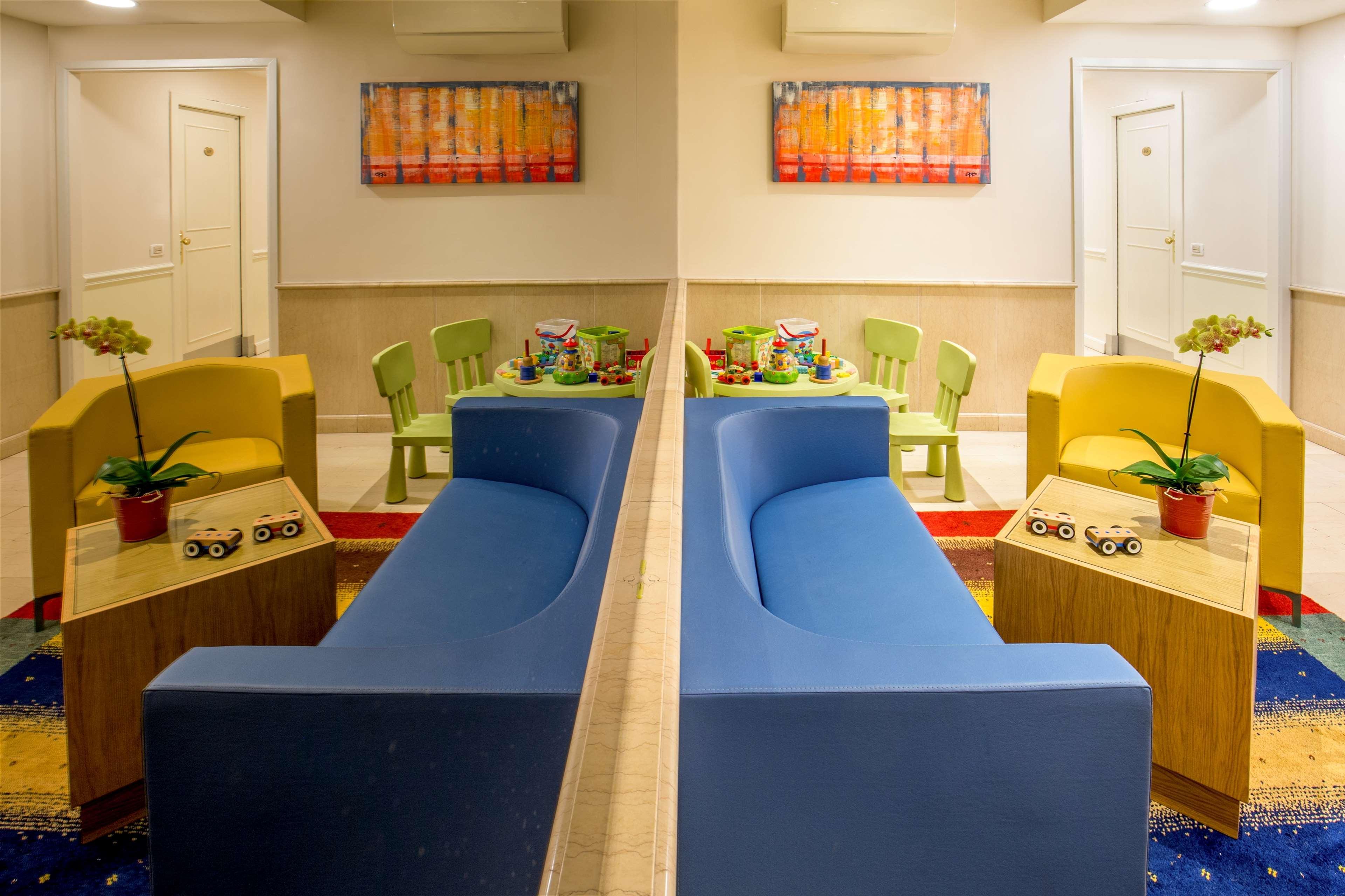 Western Globus Hotel
