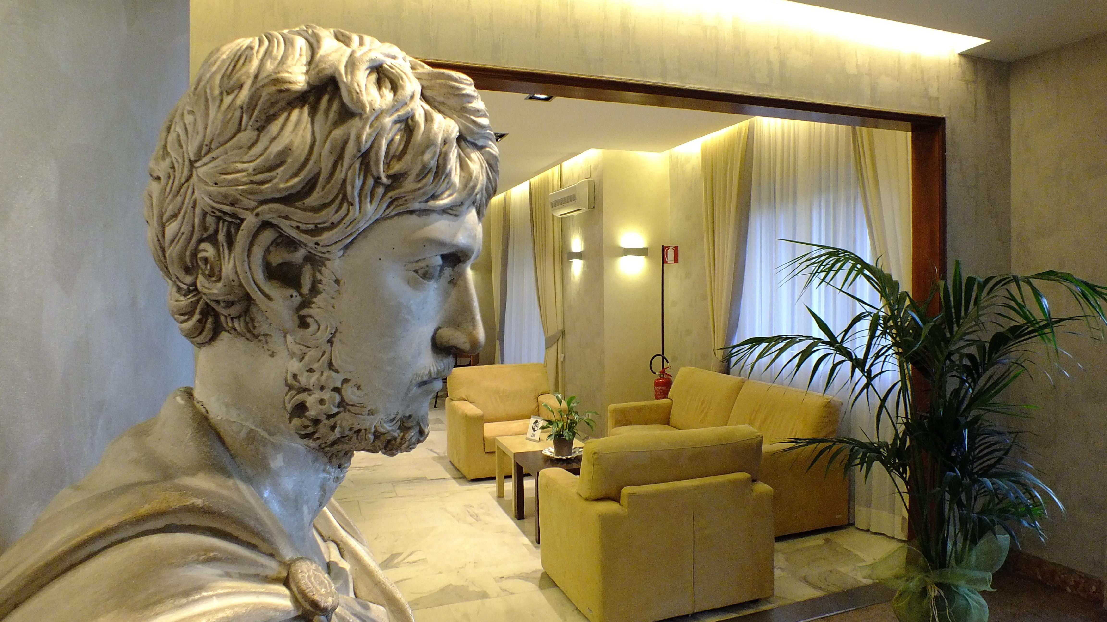 Hotel Consul