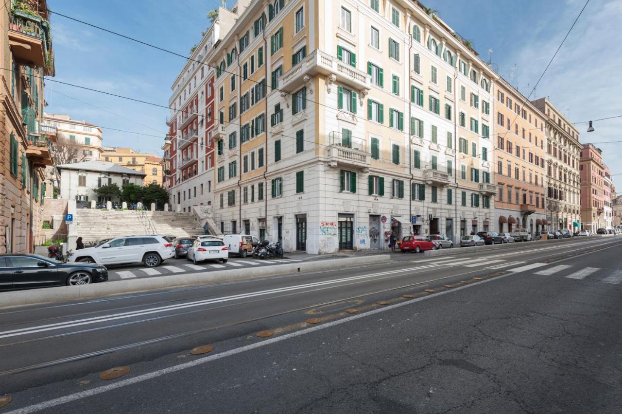 Inviting 3-bed In 4mins To Colosseo Apartment