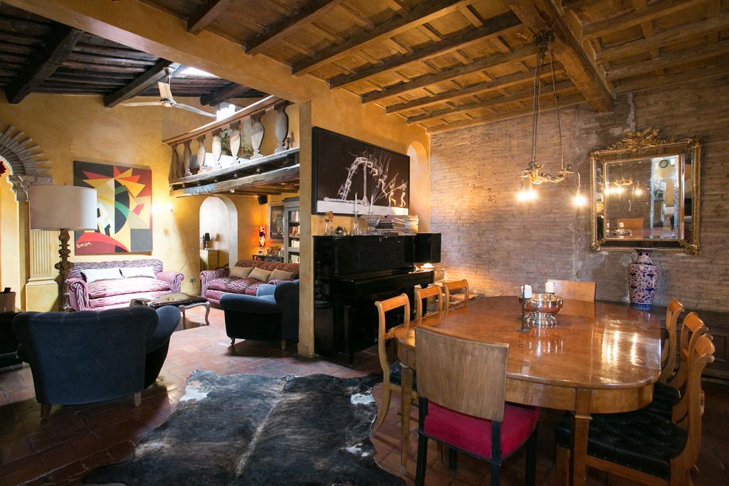 The Trastevere Painter Penthouse * Rome