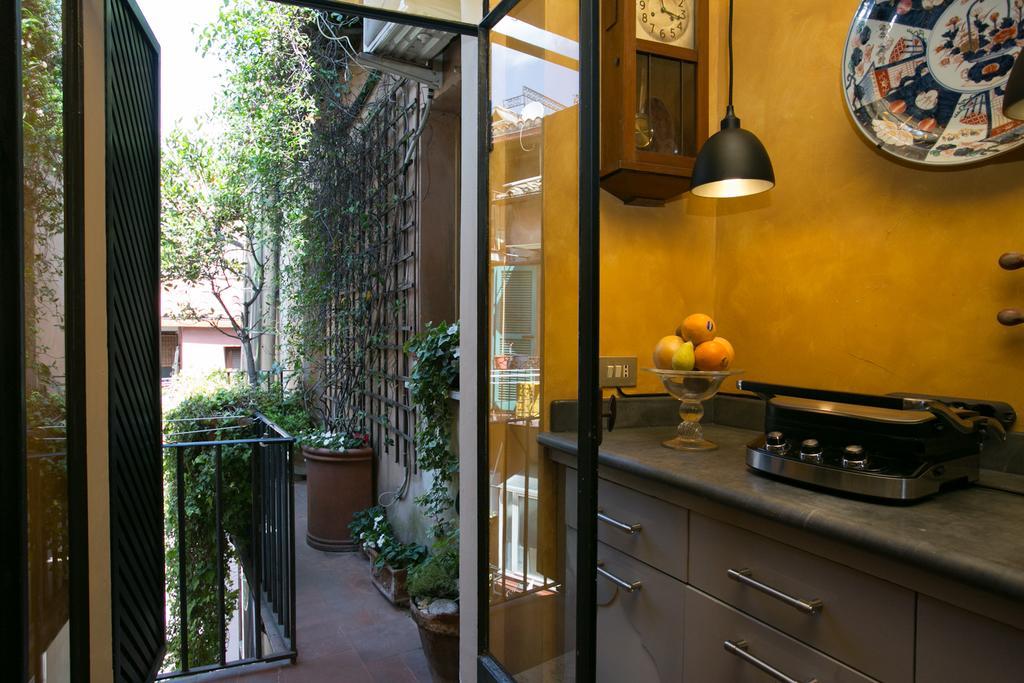 The Trastevere Painter Penthouse Apartment Rome