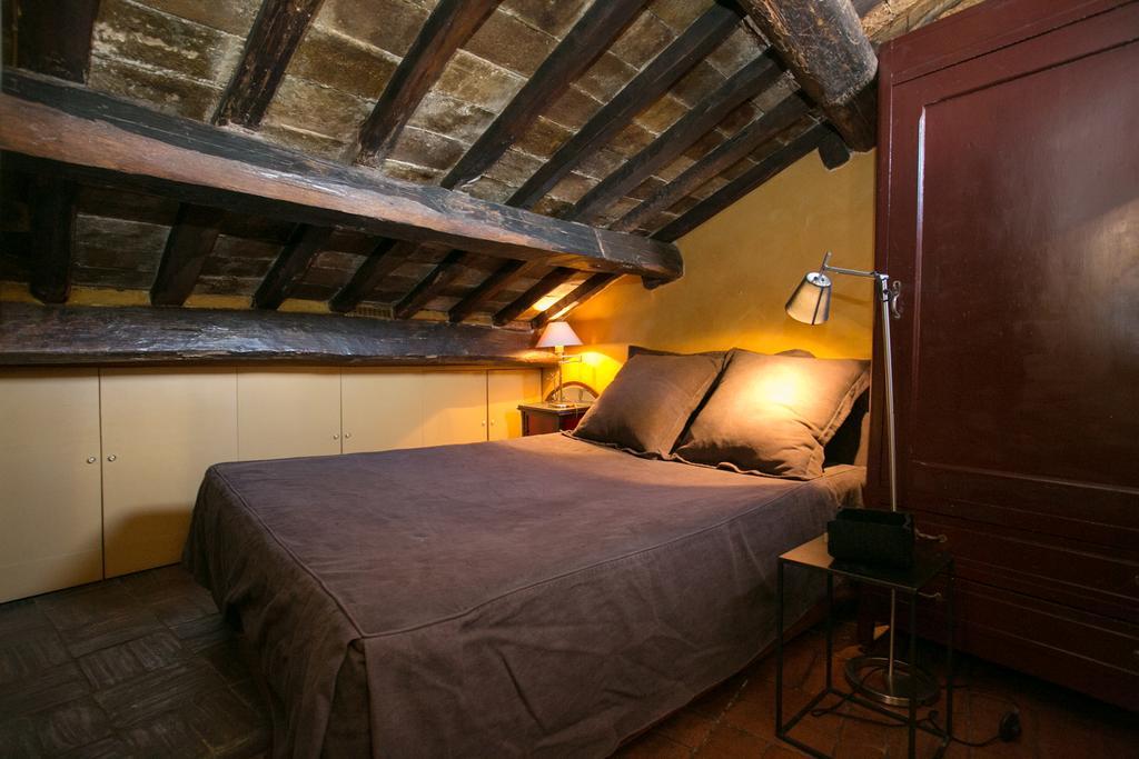The Trastevere Painter Penthouse Apartment Rome