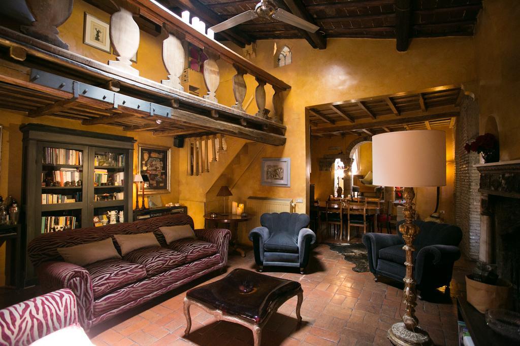 The Trastevere Painter Penthouse Apartment *