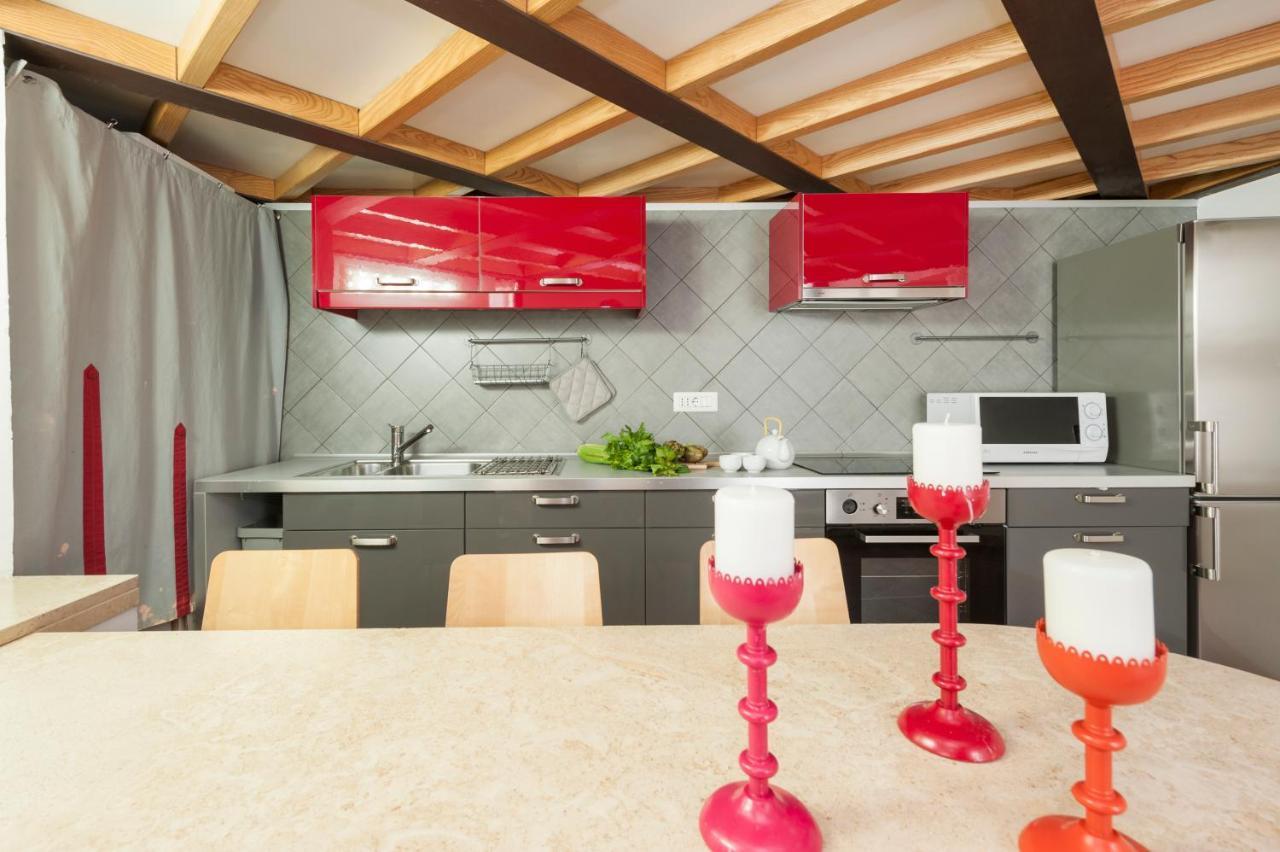 Appartamento Inviting 3-bed In 4mins To Colosseo Roma