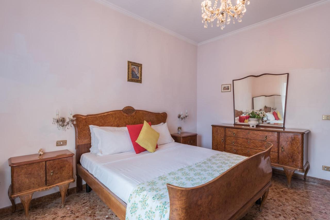 Warm In Ancient Building In Vatican-p S Pietro Apartment Rome