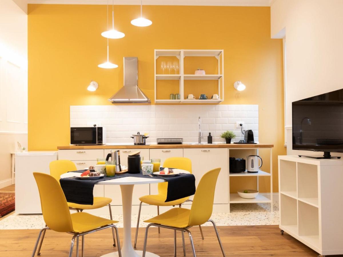 The Rent - Colorful One-bedroom In San Giovanni District