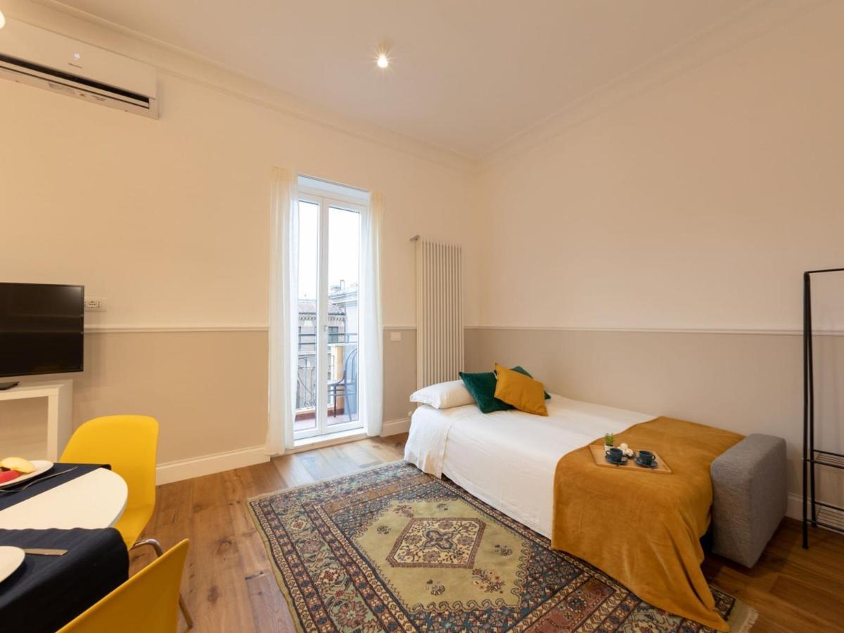 The Rent - Colorful One-bedroom In San Giovanni District Apartment