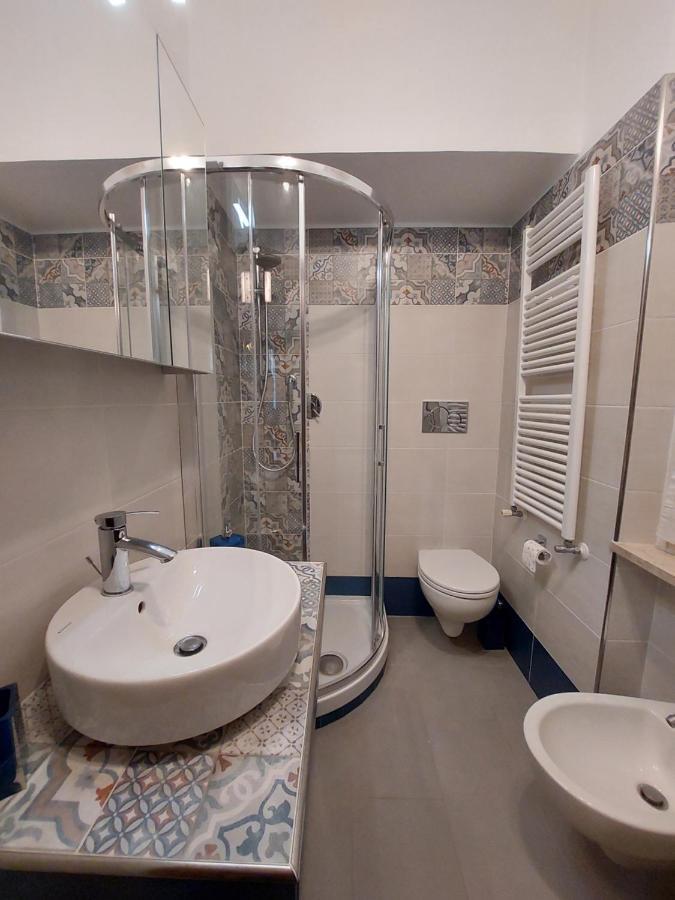 C R A Zy For Rhome Apartment
