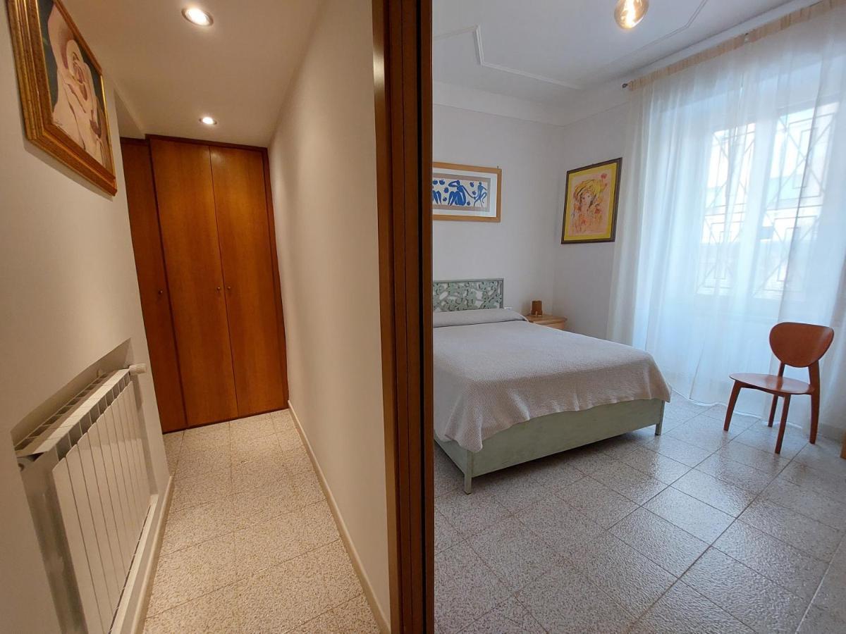 C R A Zy For Rhome Apartment *