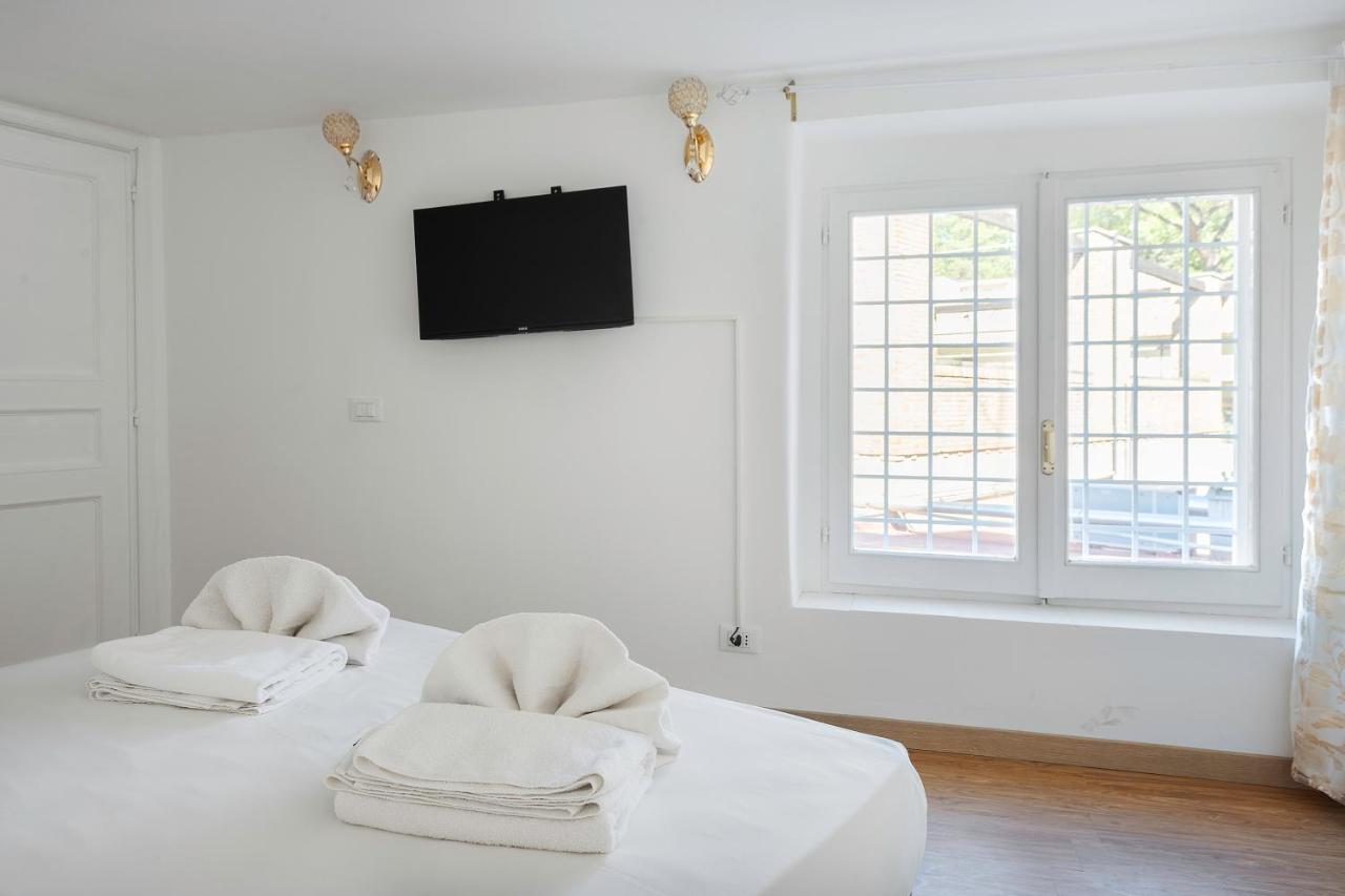 Lux Me - Jacuzzi&suites Trastevere Affittacamere *
