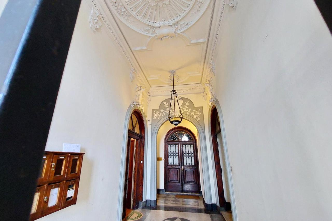 Apartment Cavour 2 Bedrooms *