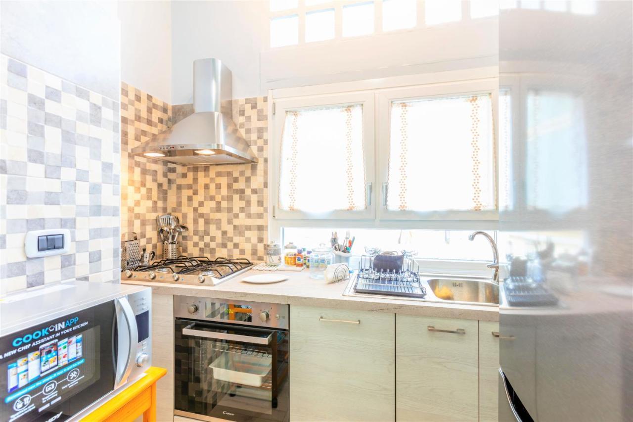 Hostly - Art & Color Midtown - 3br 2ba Apartment