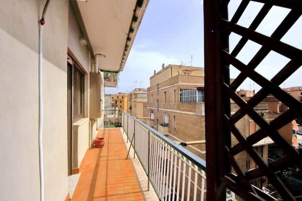 Relax Rome: Balcony Flat Near Gemelli Station