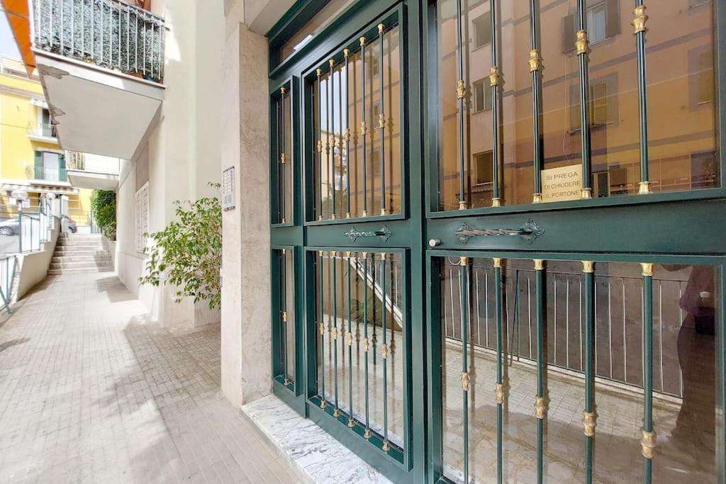 Relax Rome: Balcony Flat Near Gemelli Station Apartment Rome