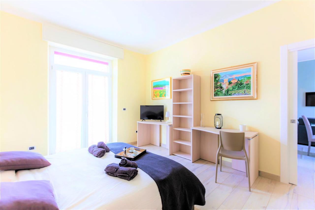 Hostly - Art & Color Midtown - 3br 2ba Apartment *