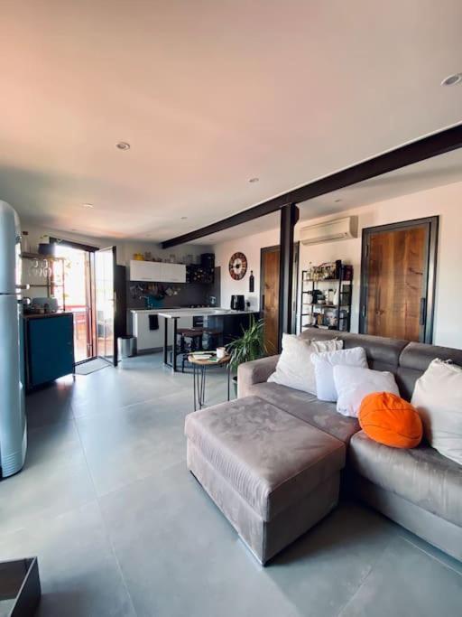 Industrial Loft Nella Periferia Di * Rome