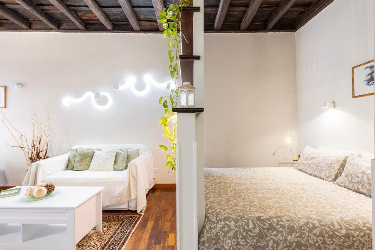Trastevere House With Balcony,quiet New Rome