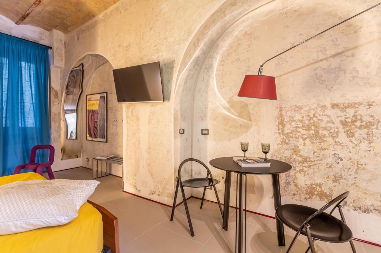 Apartment Ruins_design Loft 150 Mt From Colosseum Rome