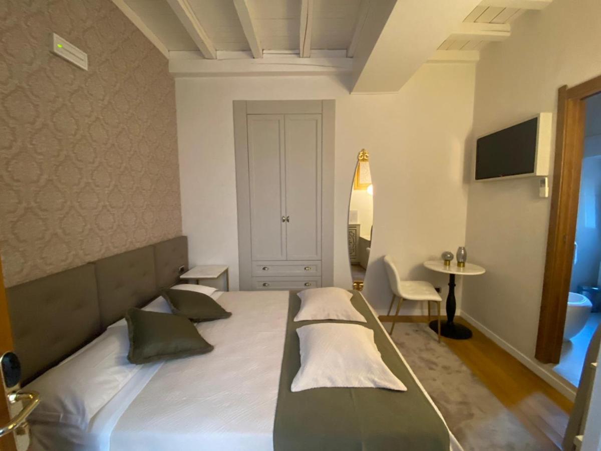 Guest house Condotti 2*