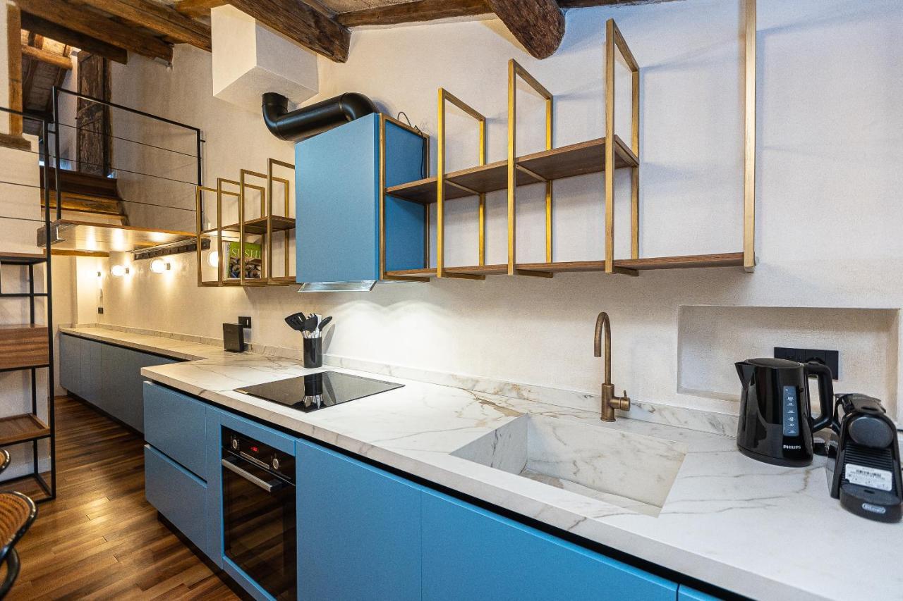 Coronari-rental In Apartment