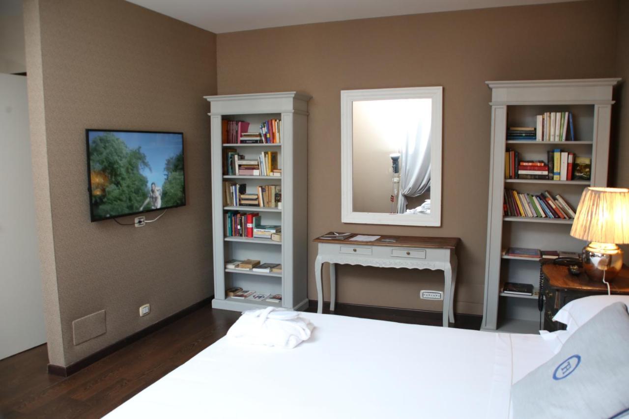 Th - Carpegna Palace Rome