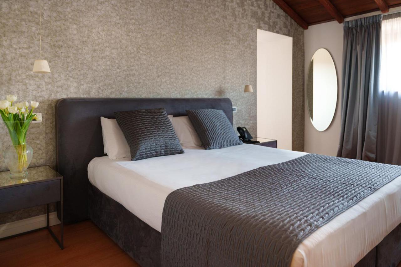 Hotel The Place 217