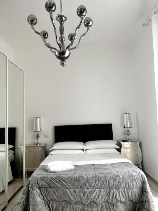 Virginia - Stazione Termini Apartment Rome