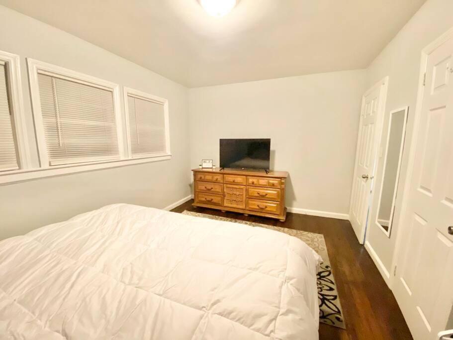 The Harrison - 3 Bedroom Gem - Smart Tvs *