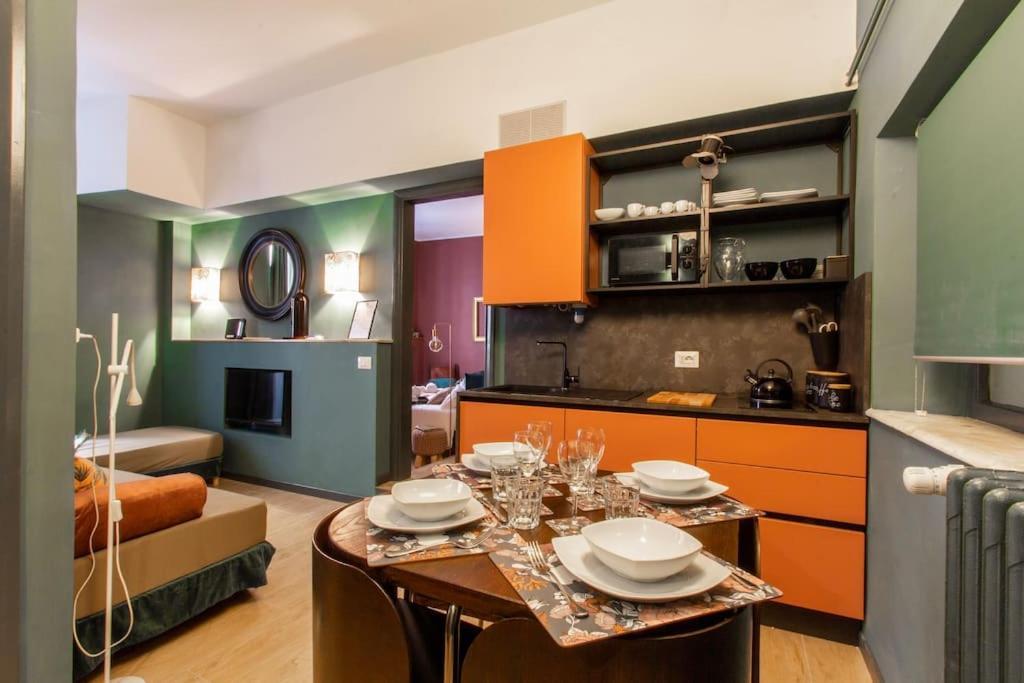 Rasella44, * Roma