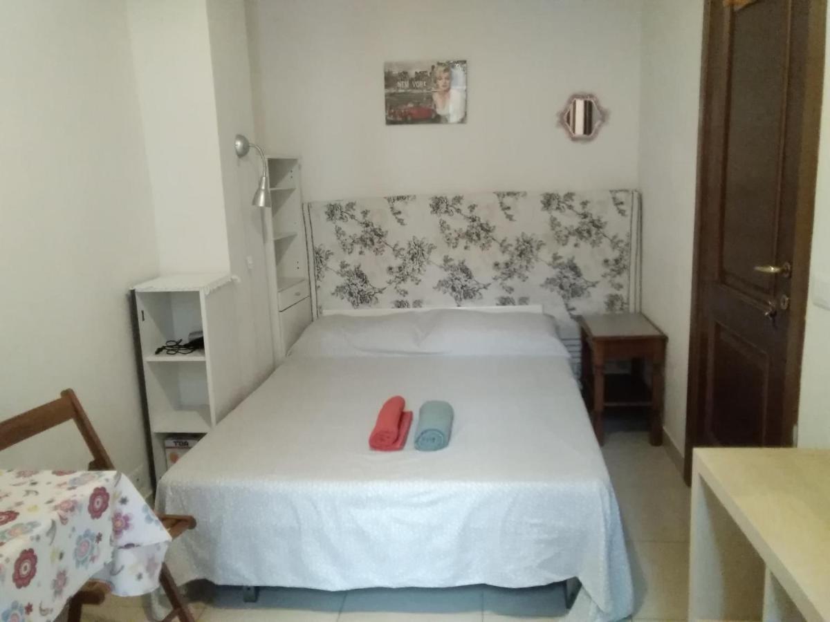 Affittacamere , Near Trastevere Station * Roma