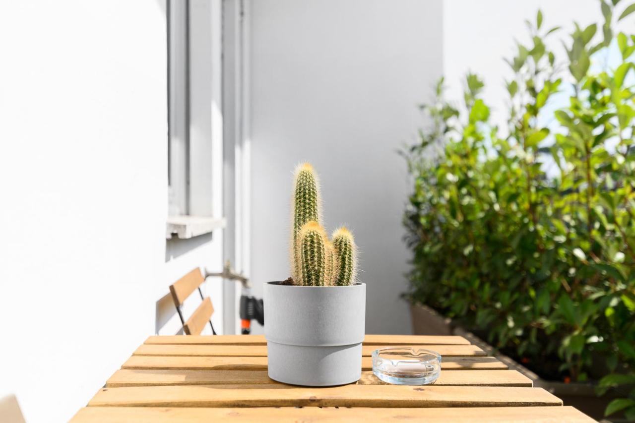 Modern & Cozy With Balcony