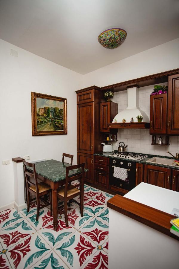 Affittacamere Delfini Trevi House Roma