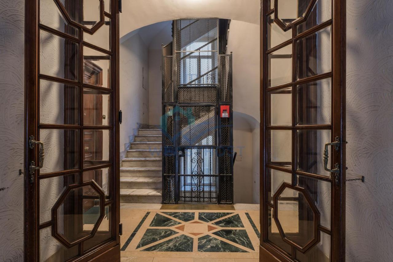 Clodio's Sweet Home-vatican Walk *