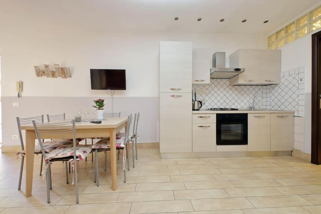 Vatican Flat Spacious Cozy With Court Apartment *