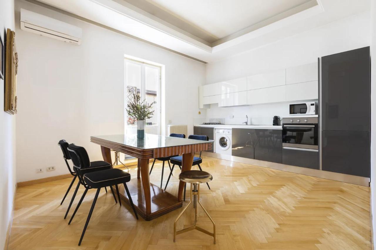 Apartment Entire Building With 4 Near The Colosseum Rome
