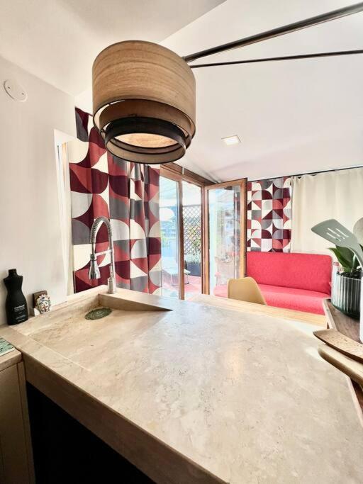 Apartment Lovely Mid-century With Stunning Terrace *