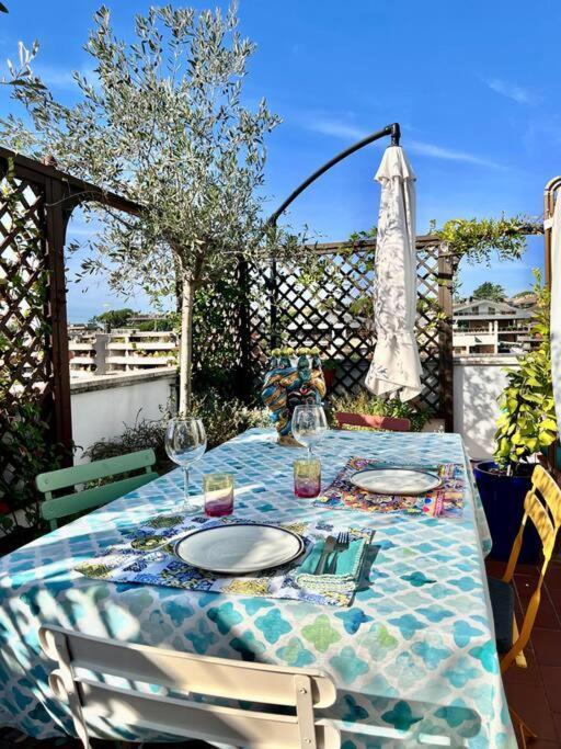 Lovely Mid-century With Stunning Terrace Apartment Rome