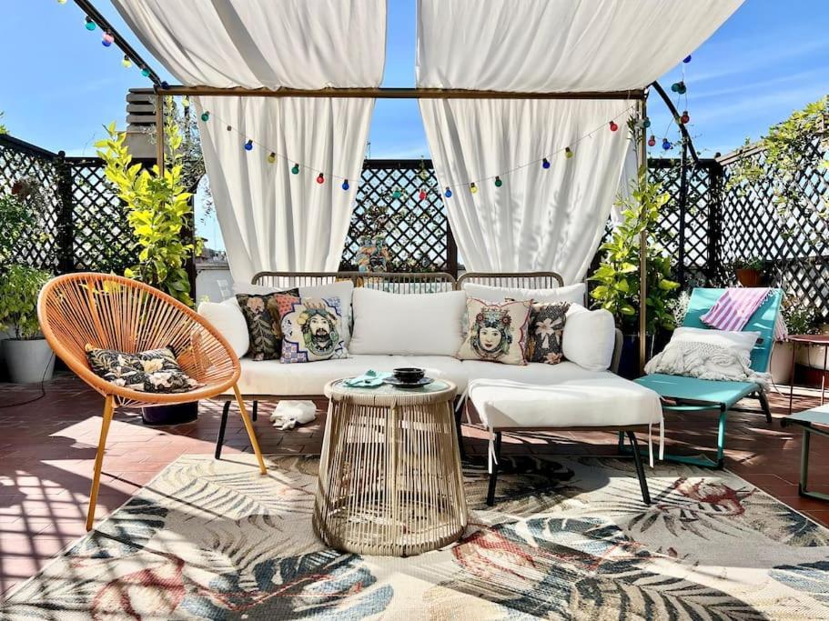 Lovely Mid-century With Stunning Terrace Rome