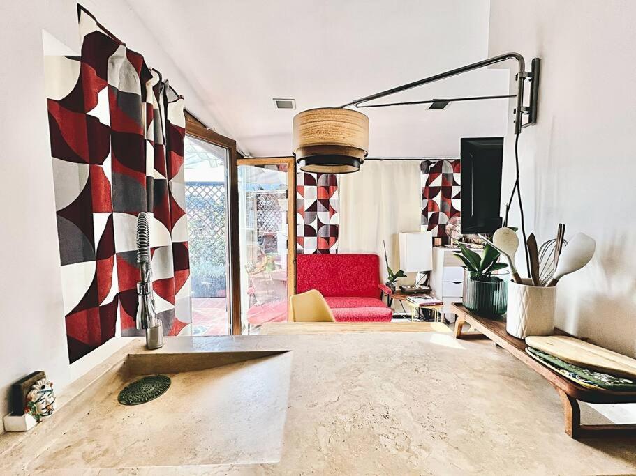 Lovely Mid-century With Stunning Terrace Apartment