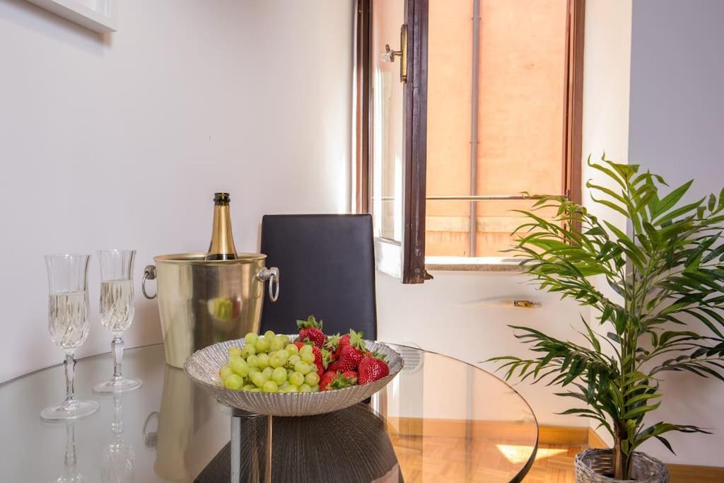 Girolamo's Jacuzzi Place Apartment *