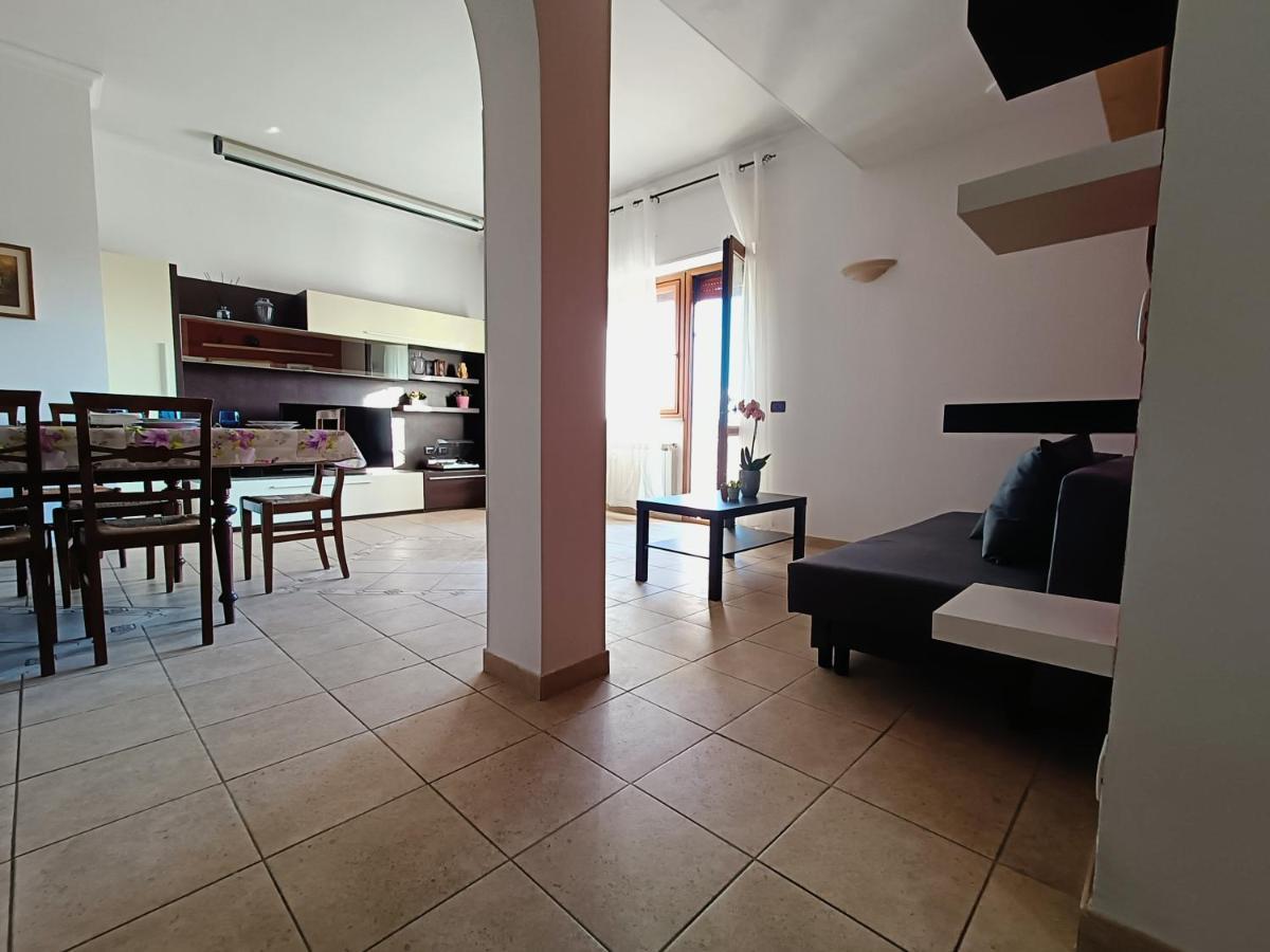 Apartment Avellini - Delightful And Spacious With Terrace - Near Metro A Cornelia