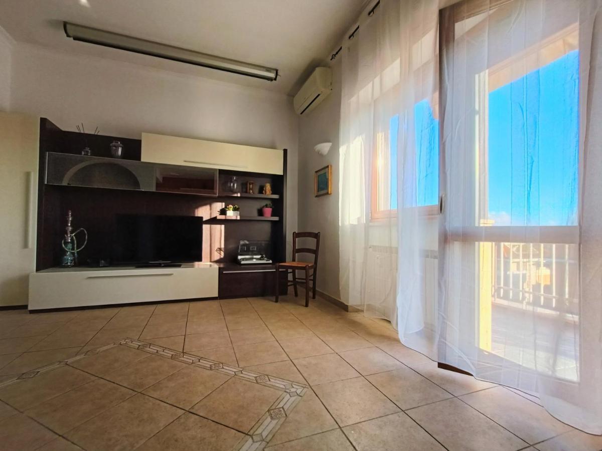 Apartment Avellini - Delightful And Spacious With Terrace - Near Metro A Cornelia *
