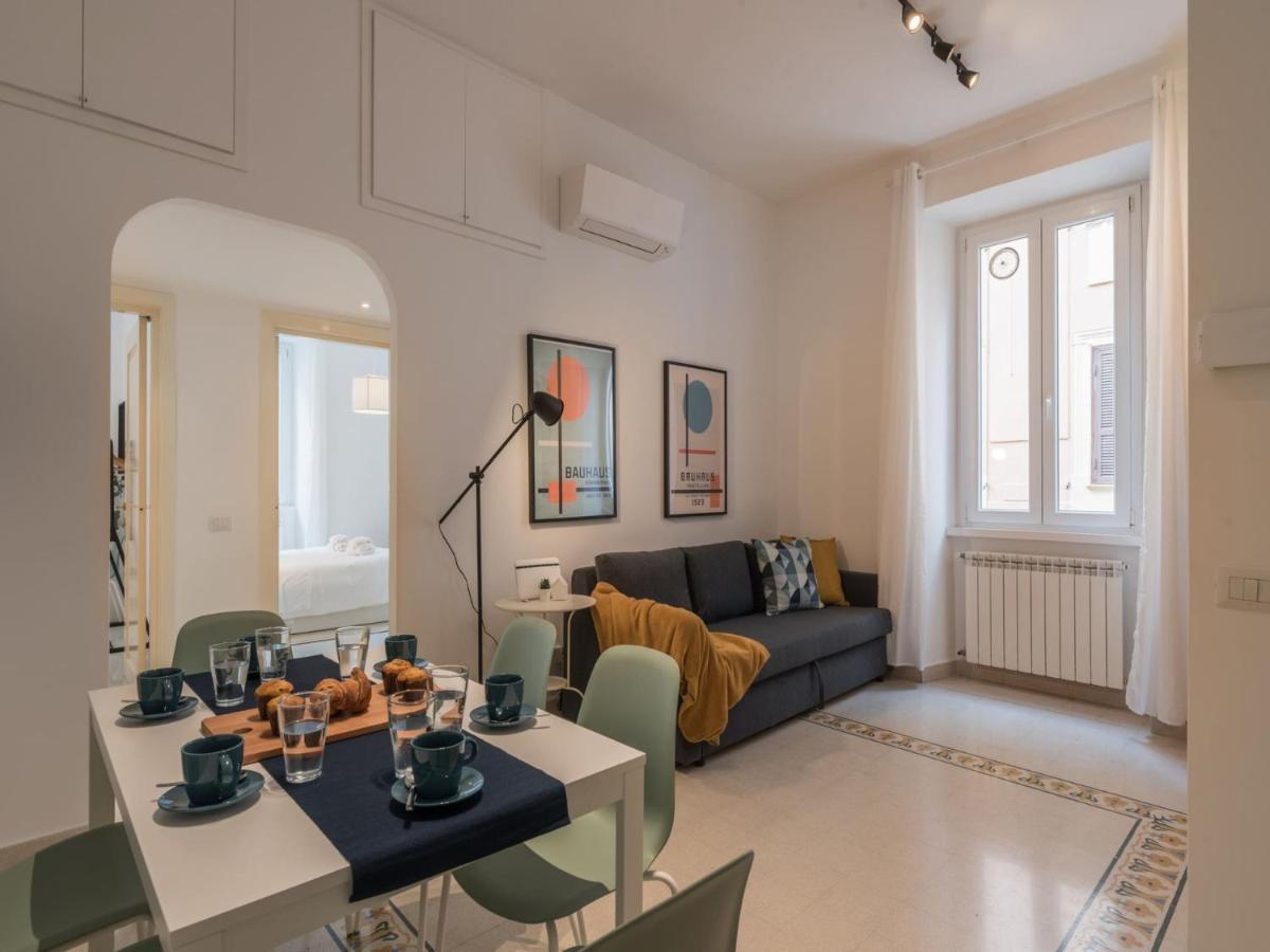 Apartment The Rent - Sunny Three-bedroom Near Ottaviano Metro Stop *