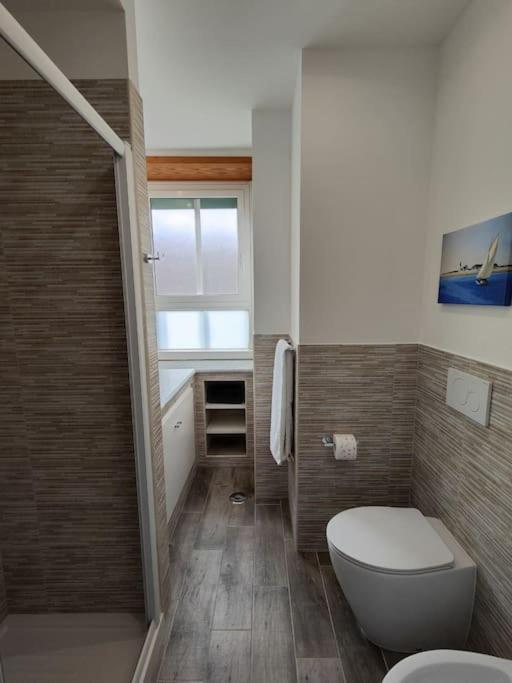 White & Wood House In Appartamento Roma