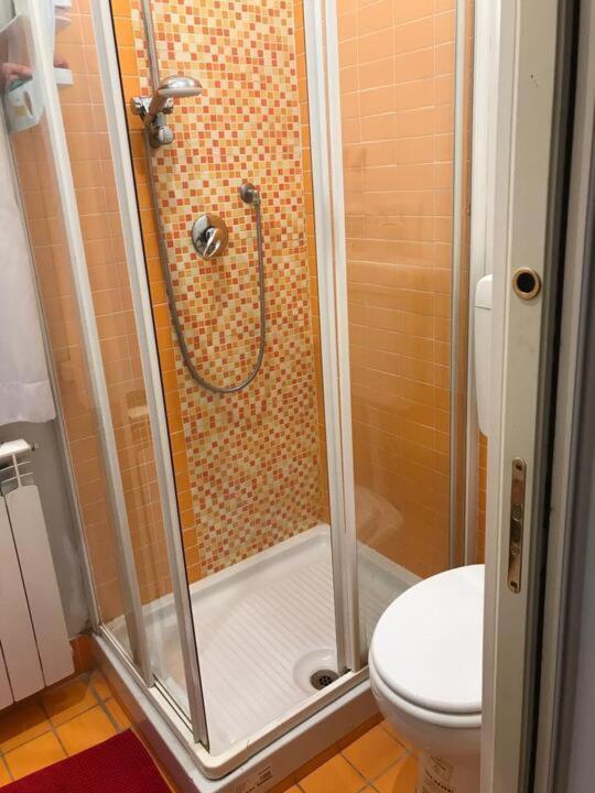 Confortevole Per 5 Persone A Portuense Apartment Rome