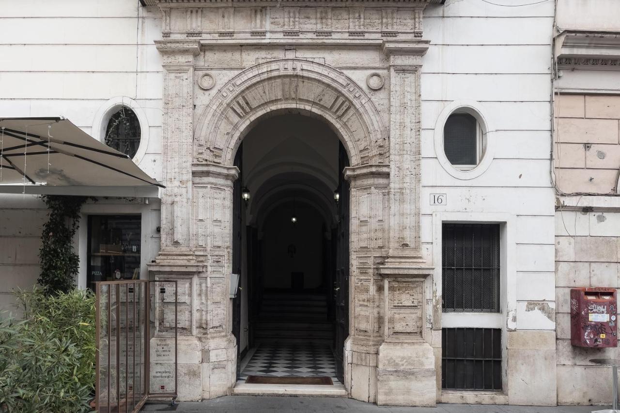 Cozy Wooden Apt In Piazza Navona Appartamento