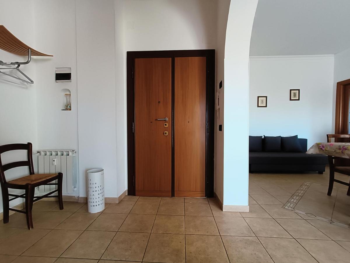 Apartment Avellini - Delightful And Spacious With Terrace - Near Metro A Cornelia