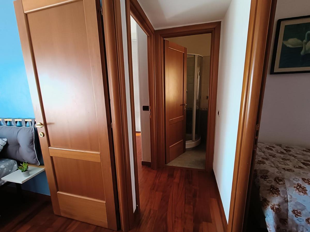 Avellini - Delightful And Spacious With Terrace - Near Metro A Cornelia Apartment