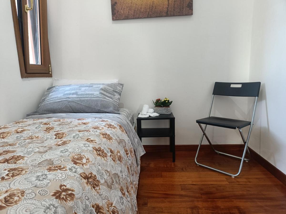 Apartment Avellini - Delightful And Spacious With Terrace - Near Metro A Cornelia *