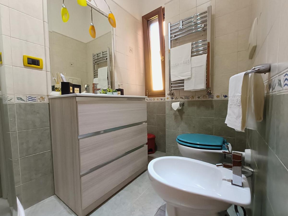 Avellini - Delightful And Spacious With Terrace - Near Metro A Cornelia Apartment *